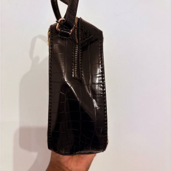 Black and Gold Patterned Handbag long strap - Picture 3 of 7